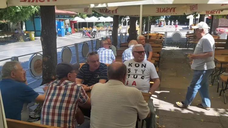 Lech Wałęsa spotkał się z kolegami stoczniowcami w nadmorskiej restauracji w Jelitkowie.