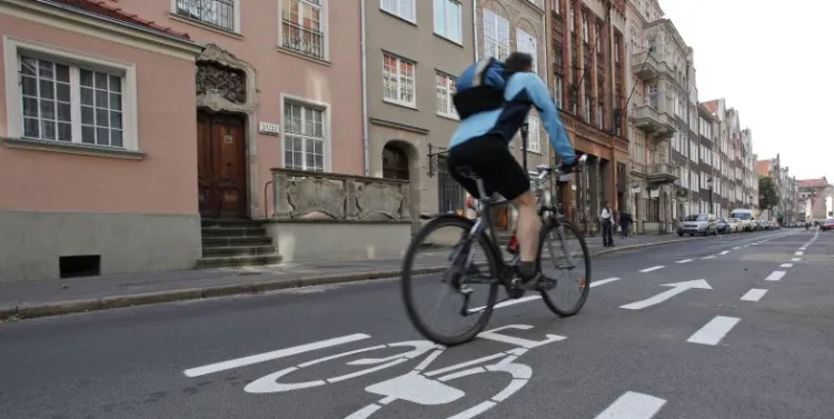 Drogi rowerowe będą częściej budowane lub wytyczane w ciągu jezdni, niż chodników.