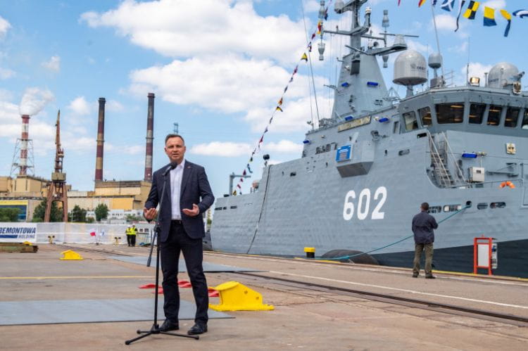 Prezydent Andrzej Duda odwiedził stocznię Remontowa Shipbuilding. Obejrzał powstający w Gdańsku okręt Albatros. 