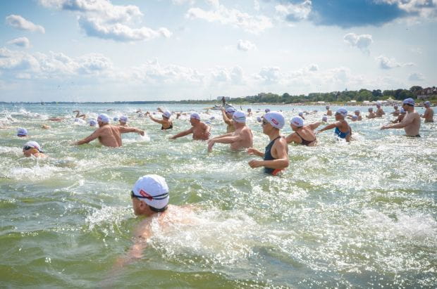 Wyścig dookoła molo, który organizowany jest od 1999 roku przyciąga miłośników pływania nie tylko z Trójmiasta.