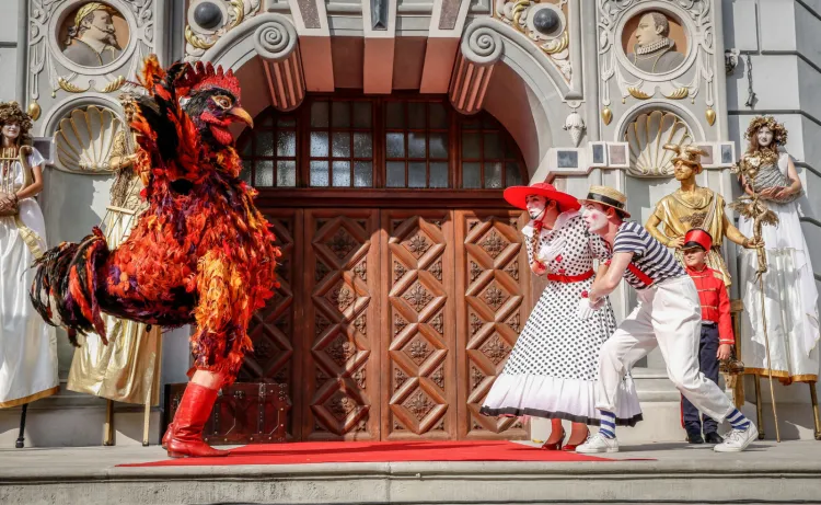 Jarmarkowi towarzyszy mnóstwo wydarzeń artystycznych: spektakle, pokazy, występy, kino, koncerty i wiele innych.