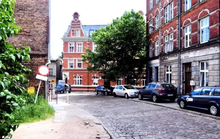 Pomnik-ławeczka może stanąć w tym miejscu. Jest zgoda władz Gdańska na lokalizację przy ul. Biskupiej 33.
