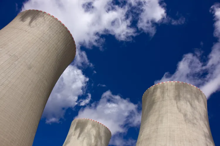 Według Polityki Energetycznej Polski do 2040 r. - pierwszy blok elektrowni jądrowej, o mocy ok. 1,6 GW, zostanie uruchomiony w 2033 r.