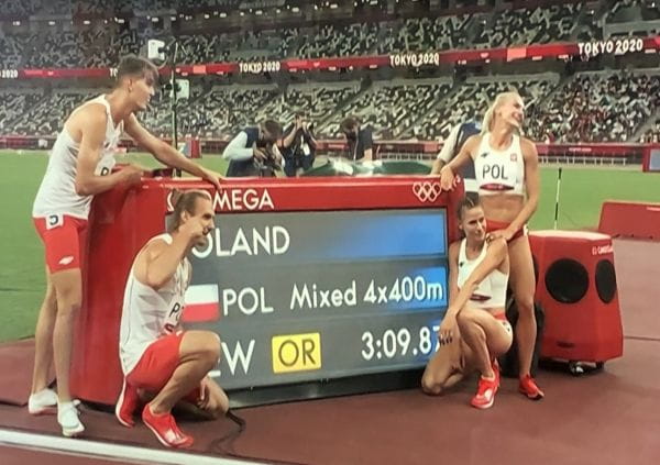 Polska sztafeta mieszana 4x400 metrów, mistrzowie olimpijscy Tokio 2020. Od lewej: Kajetan Duszyński, Karol Zalewski, Natalia Kaczmarek, Justyna Święty-Ersetic.