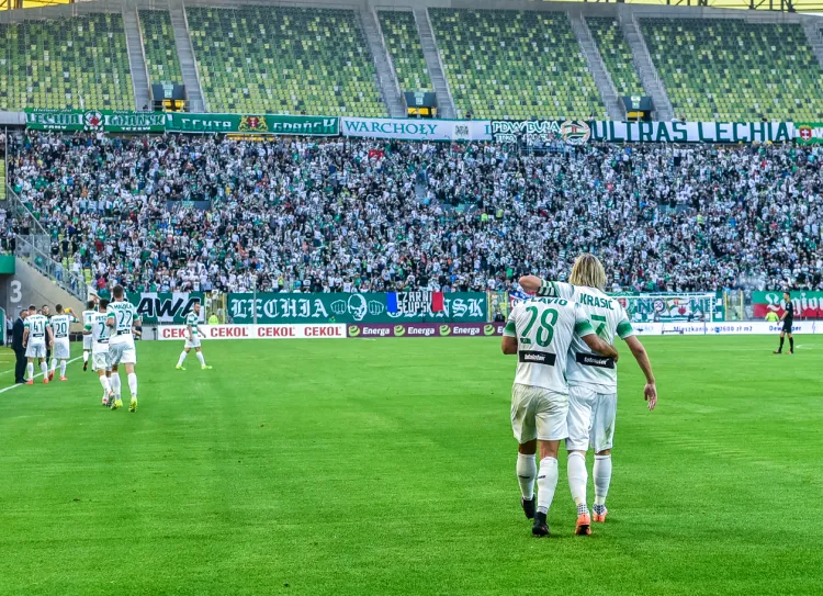 Czy te czasy powrócą? W 2016 roku na inaugurację ligową u siebie Lechia Gdańsk pokonała Wisłę Kraków 3:1 przed ponad 15-tysięczną publicznością, a Flavio Paixao (nr 28) strzelił 2 gole. 