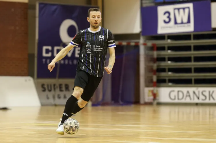 Wojciech Pawicki i jego podopieczni z AZS UG Gdańsk będą beniaminkiem Futsal Ekstraklasy. Klub szuka wzmocnień m.in. wśród piłkarzy występujących na trawie.