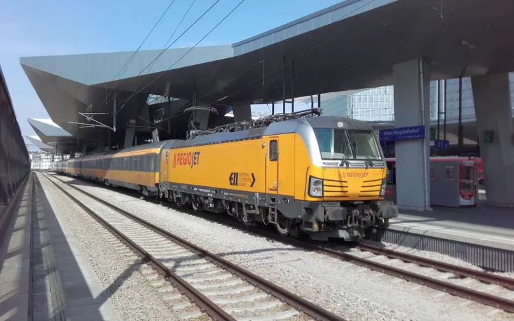 Pociągi RegioJet mają składać się z 6-10 wagonów ciągniętych przez lokomotywę Siemens Vectron.