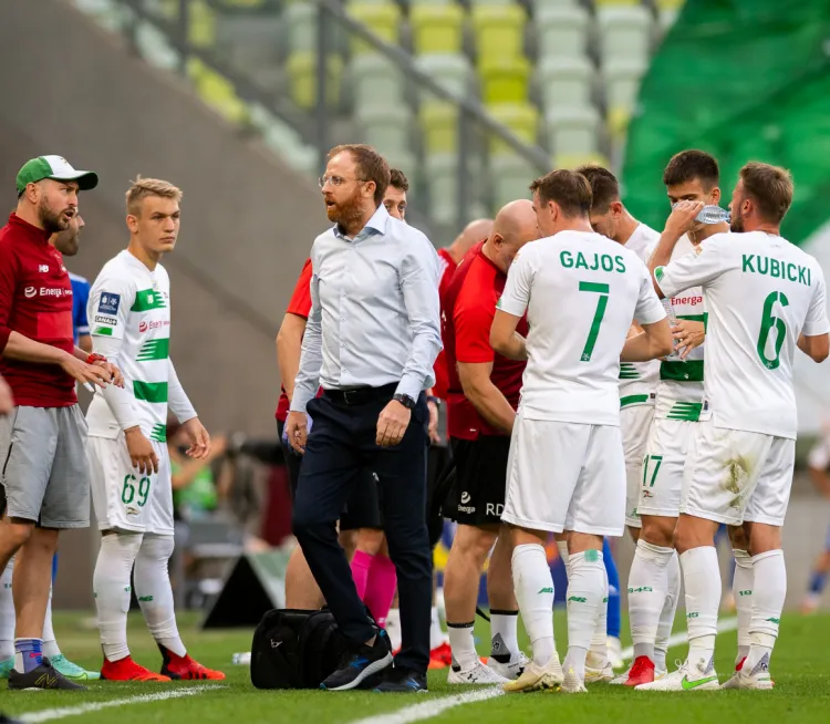 Trenerzy Lechii Gdańsk opracowali sposób rozegrania rzutu wolnego, który przyczynił się do pokonania Wisły Płock, a wcześniej litewskiego FK Panevezys.