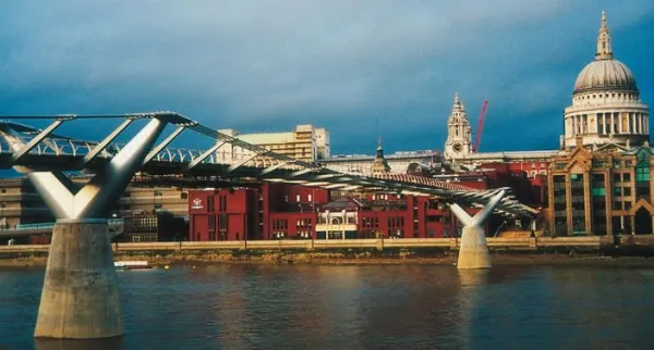 Mostostal Chojnice ma duże doświadczenie na rynku. Firma wykonała m.in. konstrukcje stalowe kładki "Millenium bridge" zlokalizowanej w centrum Londynu. 
