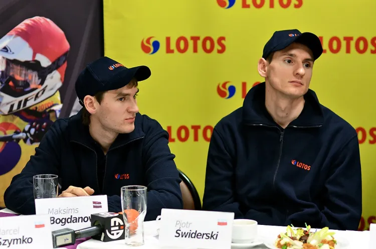 Piotr Świderski (z prawej) jest przekonany, że w nowym sezonie po kontuzji nie będzie śladu.