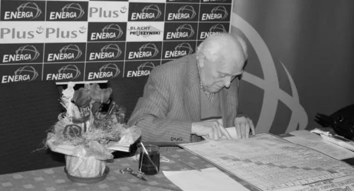 Od 1955 do 1989 roku Julian Owczarczak był kierownikiem sekcji siatkówki oraz wiceprezesem ds. organizacyjnych Gedanii, a w ostatnich latach niestrudzonym kronikarzem dokonań gdańskich siatkarek.