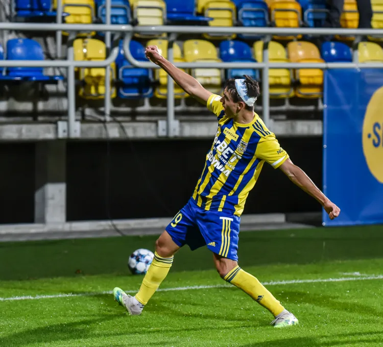 Olaf Kobacki w meczu Arka Gdynia - Widzew Łódź (3:0) strzelił 2 gole. 