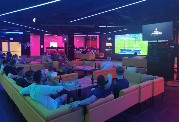 Kinguin Esports Lounge w galerii Metropolia to największe miejsce spotkań graczy w Polsce.