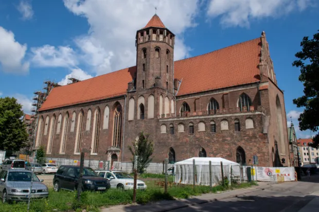 Kościół św. Mikołaja to jedyna świątynia na terenie Głównego Miasta, która nie została zniszczona podczas II wojny światowej.