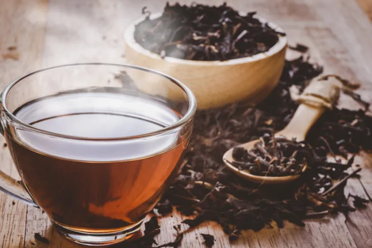 Różne gatunki herbat charakteryzują się nie tylko innym kolorem suszu, ale także zapachem, smakiem i właściwościami. 