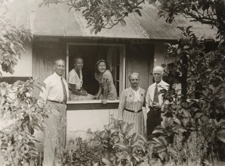 Paul Puchmüller (pierwszy od prawej) wraz z rodziną.