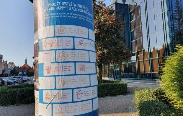 Zasady gdańskiego savoir-vivre'u "wyszły" na miasto. Plakaty pojawiły się na słupach ogłoszeniowych w Śródmieściu.