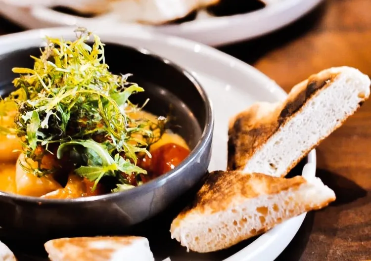 Tapasy cieszą się dużym zainteresowaniem w Pili Pili Cafe & Drink Bar. 