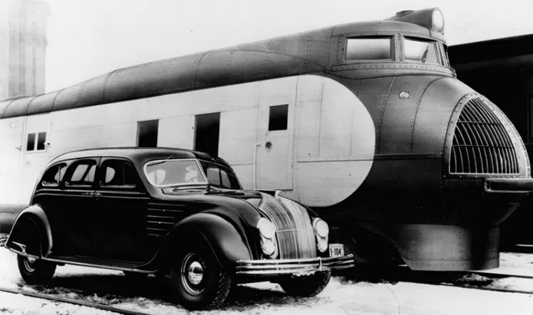 Streamlinery - nie tylko piękno opływowych kształtów, ale i szybkość. Czołowy reprezentant tego stylu - Chrysler Airflow.