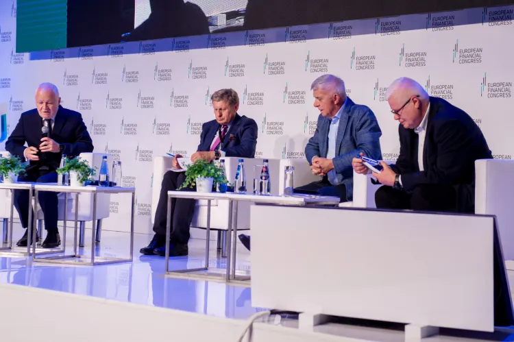 Europejski Kongres Finansowy 2021 w Sopocie. Na zdjęciu od lewej: Jan Krzysztof Bielecki, Leszek Balcerowicz, Marek Belka i Jerzy Hausner. 