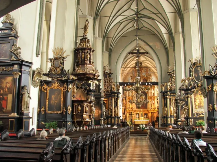 Wnętrze kościoła św. Mikołaja w Gdańsku. Na rynku można kupić falsyfikaty zaświadczeń wydanych rzekomo przez posługujących tu dominikanów. 