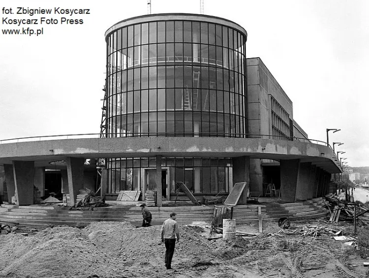 W połowie 1971 r. trwała budowa Oceanarium (tak się wówczas nazywało) na molo Południowym w Gdyni.