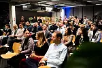 Kilkadziesiąt osób wzięło udział w spotkaniu zorganizowanym przez gdański oddział firmy Dynatrace, poświęconym przyszłości rynku prac, z uwzględnieniem najnowszych technologii i rozwiązań, takich jak robotyka i sztuczna inteligencja.