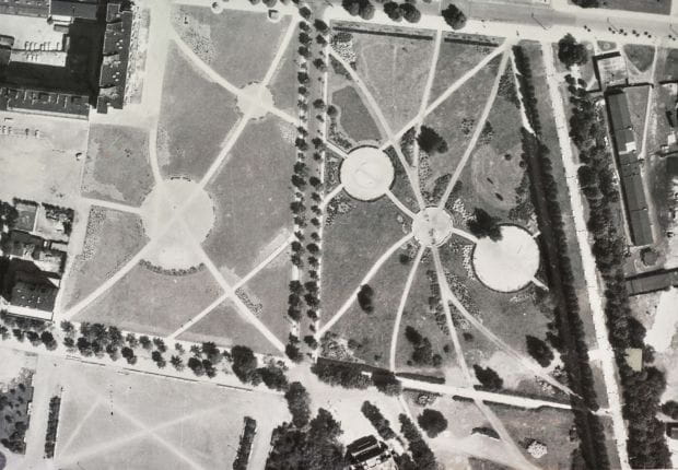 Park pięciu kółek olimpijskich na zdjęciu lotniczym z roku 1969.