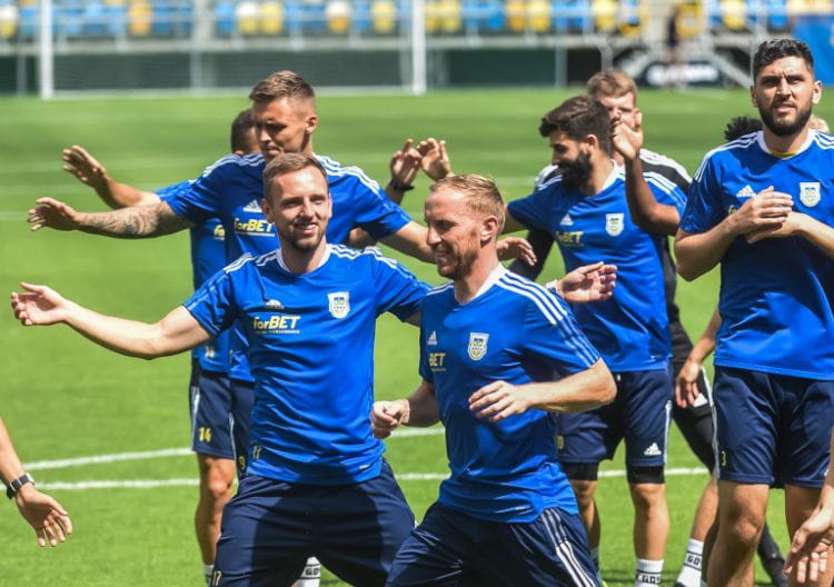Arka Gdynia nie tylko awansowała do 1/16 finału Fortuna Pucharu Polski, ale Paweł Sasin i Artur Siemaszko poczynili korekty w klubowych kronikach. 