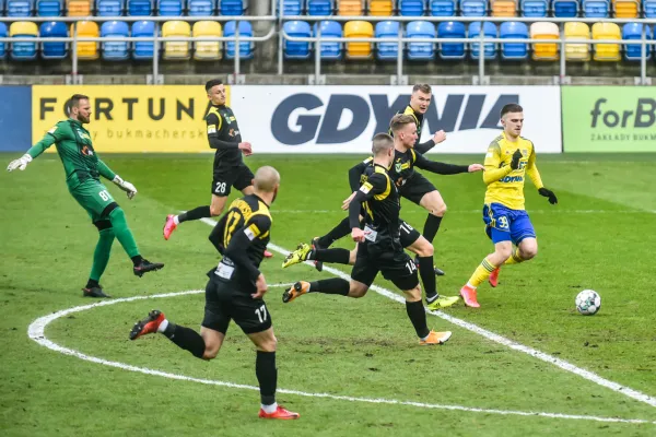 Na inaugurację wiosny w Fortuna 1. Liga Arka Gdynia wygrała z GKS 1962 Jastrzębie 1:0 po golu Macieja Rosołka. Napastnik nie pojedzie na zgrupowanie reprezentacji do lat 20, a to oznacza, że żółto-niebiescy nie będą mieli przerwy w rozgrywkach. 