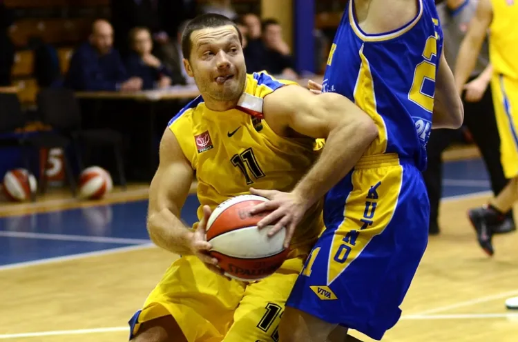 Grzegorz Mordzak i jego koledzy kończą rok jako lider rozgrywek.