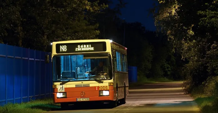 Niemal wszystkie autobusy linii nocnych zmieniają rozkład jazdy, a wiele z nich zyska także nowy przebieg trasy.