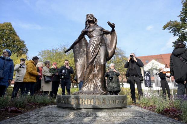 Uroczystość odsłonięcia pomnika Ireny Jarockiej w Oliwie.
