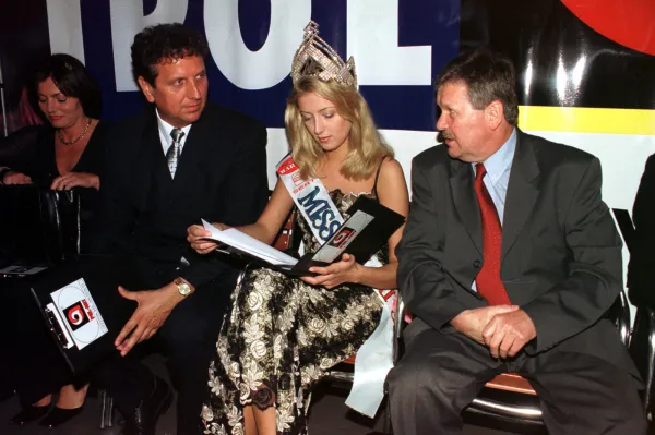 Józef Poltrok prezes firmy Łączpol i Ryszard Kokoszka w towarzystwie Miss Polski 99 w klubie Galaxy - rok 2000.