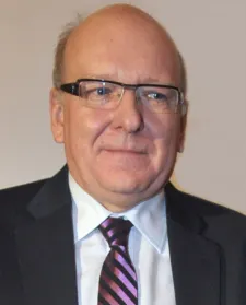 Ordynator neurochirurgii PCT, profesor Wojciech Kloc: Kontrakt na 25 mln zł pozwoliłby nam wdrażać nowe, innowacyjne metody leczenia. Użycie nowoczesnych implantów i  materiałów medycznych poprawiłoby znacząco wyniki i jakość leczenia.