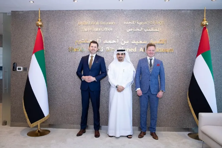 W Dubaju zarejestrowany został SentiOne MENA Limited Liability Company. Właścicielem części udziałów został szejk Saeed bin Ahmed Al Maktoum. Na zdjęciu od lewej: Kamil Bargiel - CEO SentiOne, Sheikh Saeed bin Ahmed Al Maktoum i Bartosz Bazinski - COO SentiOne. 