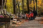 Wycieczka przedszkolaków na sopockim cmentarzu.
