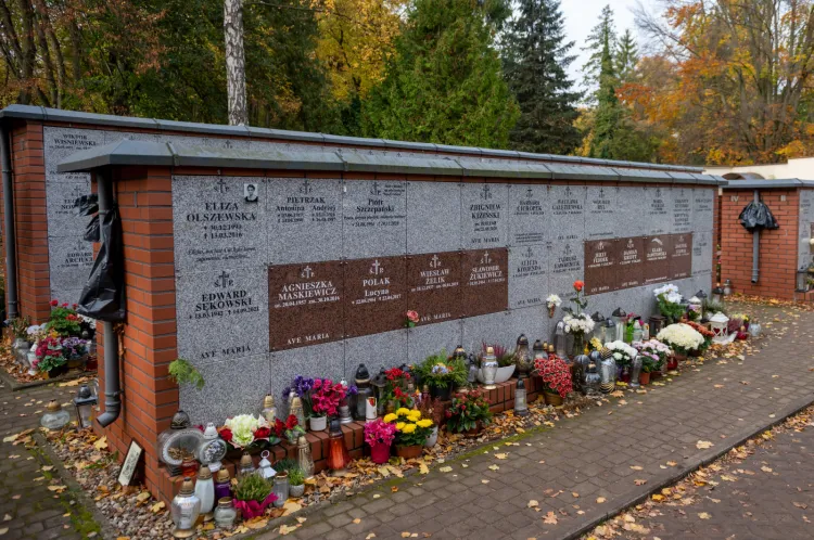 Kolumbaria na cmentarzu w Oliwie.