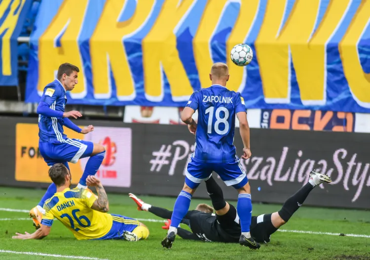 W poprzednim sezonie Arka Gdynia miała patent na Miedź Legnica. Wygrała oba spotkania: 4:0 u siebie i 2:1 na wyjeździe. 