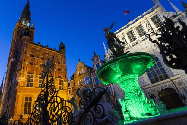 Gdańsk w sobotę podświetli na zielono m.in. fontannę Neptuna.