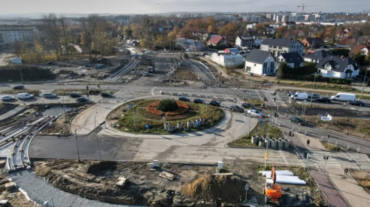 Skrzyżowanie Havla i Łódzkiej jest jednym wielkim placem budowy. W ostatnim czasie pojawiły się tam m.in. tory rozjazdowe widoczne po lewej stronie.