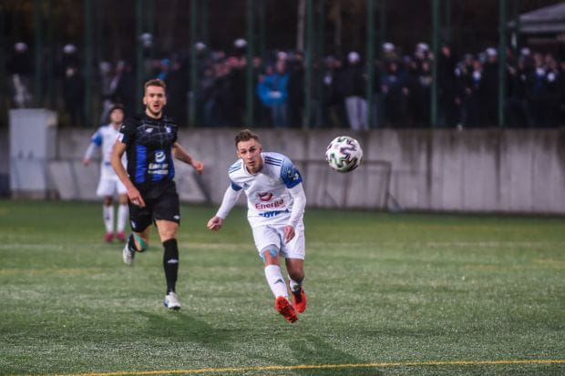 Bałtyk Gdynia wygrał trzy kolejne mecze w III lidze, a Oktawian Skrzecz trzecie spotkanie z rzędu skończył z golem na koncie.