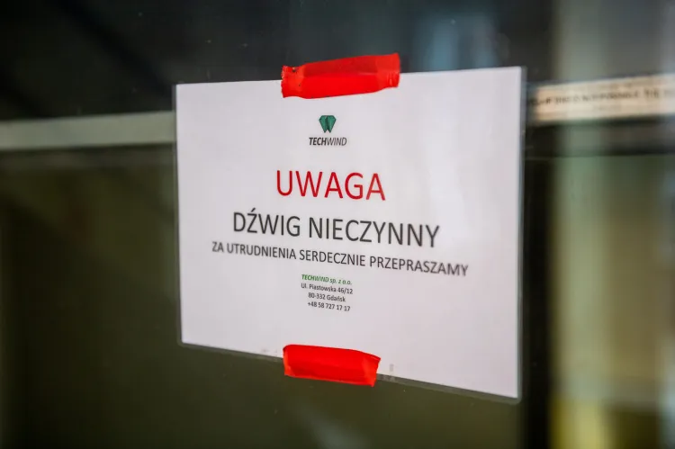 Winda, o której naprawę władze przychodni nie mogą doprosić się w Gdańskich Nieruchomościach.