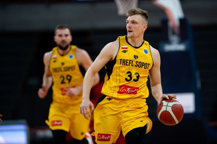 Trefl Sopot wciąż ma szanse na wyjście z fazy grupowej FIBA Europe Cup. Karol Gruszecki (na zdjęciu) w Bułgarii zaprezentował świetną dyspozycję.