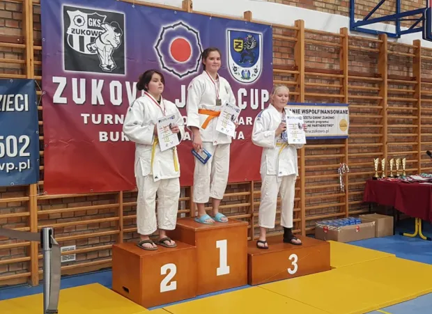 Oliwia Snopek (na pierwszym miejscu) uważa, że judo to coś więcej niż tylko sport. Dzięki tej dyscyplinie poznała też wiele przyjaciół.