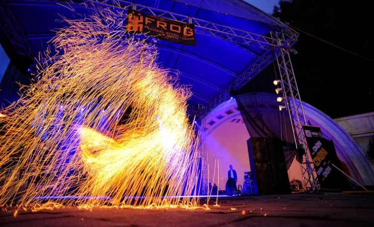 Festiwal Rytmu i Ognia FROG, jedna z największych imprez fireshow w Polsce, otrzymała od Gdyni 50 tys. zł.