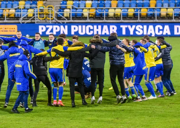 Tak cieszyli się piłkarze Arki Gdynia po ostatnim meczu Fortuna Puchar Polski rozegranym na stadionie przy ul. Olimpijskiej. Po zwycięstwie w rzutach karnych nad Piastem Gliwice awansowali do finału rozgrywek. 