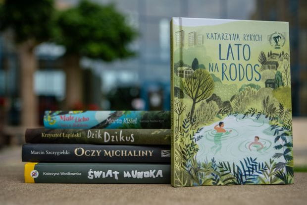 Pierwszą Nagrodę Literacka Podróż Hestii otrzymała Katarzyna Ryrych za książkę "Lato na Rodos" wyd. Nasza Księgarnia.
