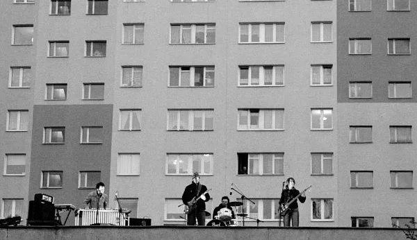 Klub Plama animuje życie kulturalne w blokowisku na Zaspie. Nz. koncert zespołu Kobiet na dachu klubu w 2007 roku. 