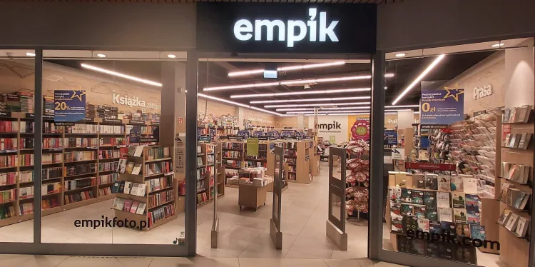 Sieć Empik od lat prowadzi sprzedaż internetową, a odbiór paczek jest możliwy w salonach stacjonarnych.